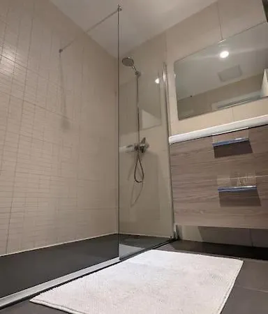 Modern 2-bdr With A Pool - Casa Lex Apartman